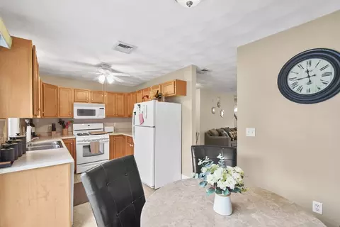 5239 N Main St #7, Fall River, MA 02720 photo 9