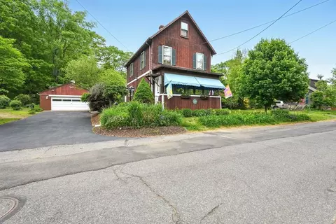 11 Fairlawn St, South Hadley, MA 01075