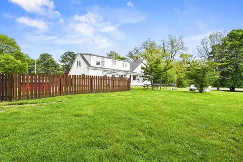 581 Middle Rd, Acushnet, MA 02743 photo 2