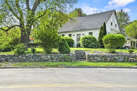 581 Middle Rd, Acushnet, MA 02743 photo 3