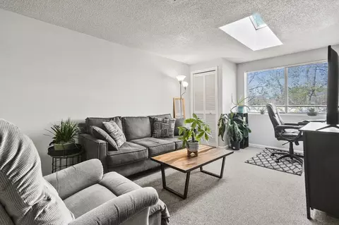 35 Prospect St #313, Woburn, MA 01801