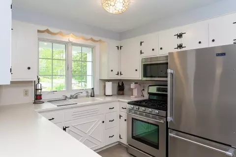 Kitchen - 5 Indian Hl, Beverly, MA 01915 photo 1 of 2