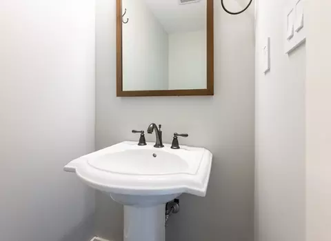 Bath - 5 Indian Hl, Beverly, MA 01915 photo 1 of 3