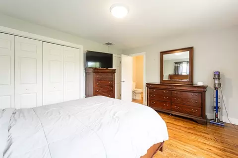 Bedroom - 5 Indian Hl, Beverly, MA 01915 photo 2 of 2
