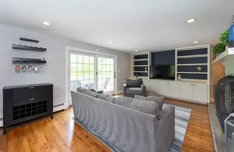 Living - 5 Indian Hl, Beverly, MA 01915 photo 3 of 3