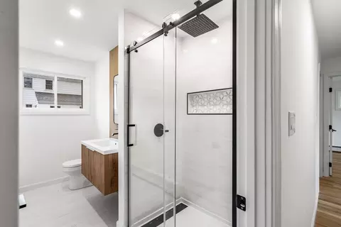 Bath - 26 Parsons Dr, Swampscott, MA 01907 photo 2 of 4