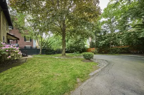 92 Dean Rd, Brookline, MA 02445 photo 38