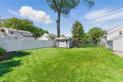 31 Fallston St, Springfield, MA 01119 photo 4