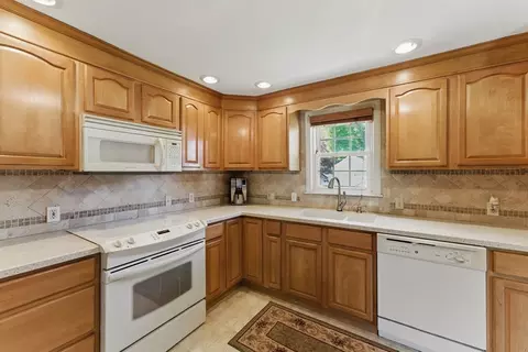 31 Fallston St, Springfield, MA 01119 photo 6