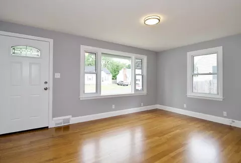 Living - 63 Grandview St, Springfield, MA 01118 photo 1 of 5