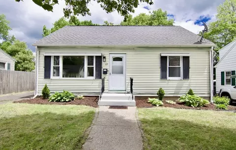 63 Grandview St, Springfield, MA 01118