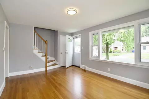 Living - 63 Grandview St, Springfield, MA 01118 photo 2 of 5