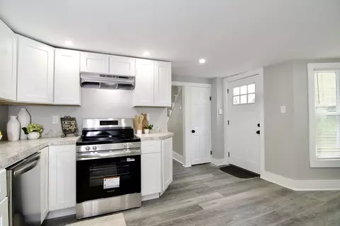 Entry Way - 25 Spring St, Chicopee, MA 01013 photo 2 of 8