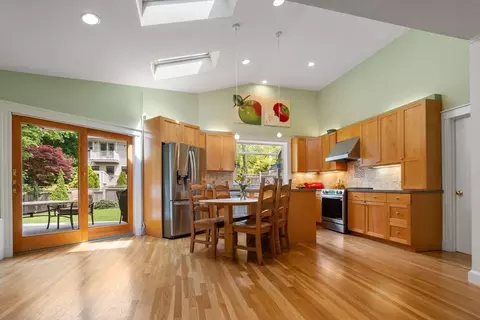 35 Everett St, Newton, MA 02459 photo 5