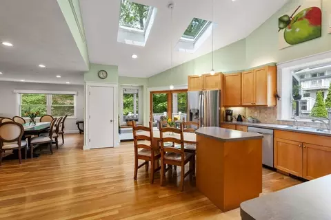 35 Everett St, Newton, MA 02459 photo 8
