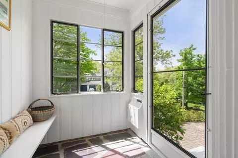 35 Everett St, Newton, MA 02459 photo 2
