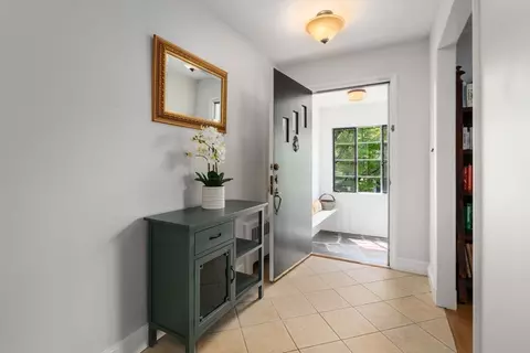 35 Everett St, Newton, MA 02459 photo 4