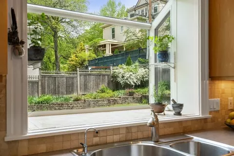 35 Everett St, Newton, MA 02459 photo 9
