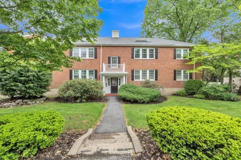 7 Hammond Pond Pkwy #1, Chestnut Hill, MA 02467