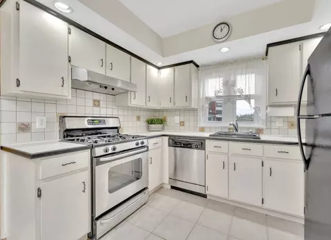 131 Beacon St #4, Chelsea, MA 02150