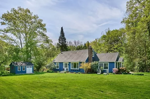 6 Valley View Rd, Williamsburg, MA 01096