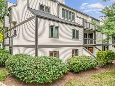 1100 Salem St #25, Lynnfield, MA 01940