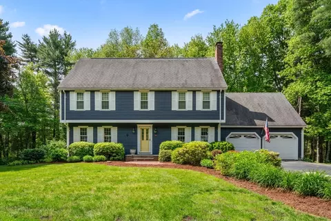 79 Medway St, Norfolk, MA 02056