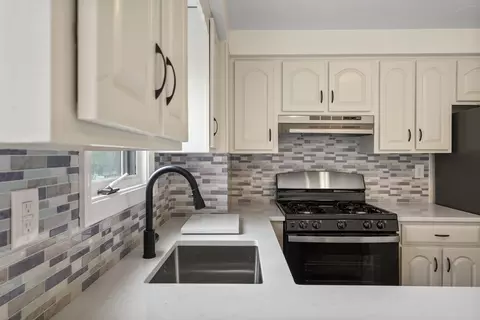 20 Washington St #15, Easton, MA 02356