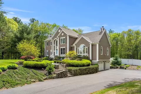 6 Bishop Ln, Middleton, MA 01949
