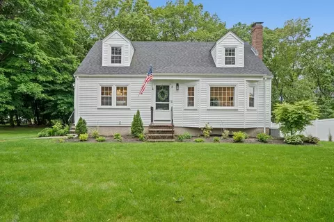 8 Geraldine Dr, Norwood, MA 02062