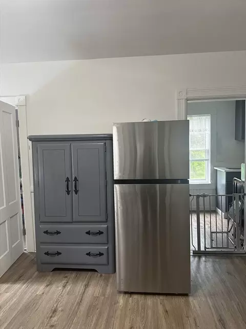 678 School St, Webster, MA 01570 photo 3