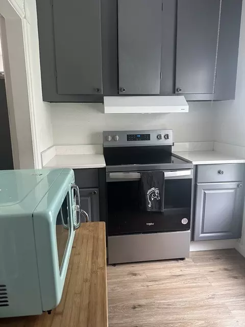 678 School St, Webster, MA 01570 photo 2