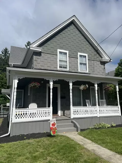 678 School St, Webster, MA 01570