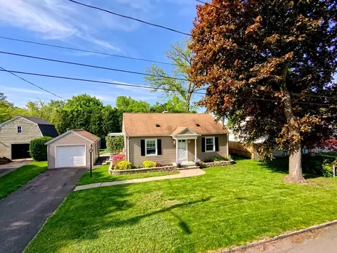 130 Roosevelt Ave, Chicopee, MA 01013 photo 3