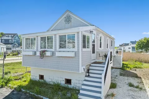 12 Moreland Ave, Hull, MA 02045