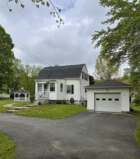 17 Walnut St, Gill, MA 01354