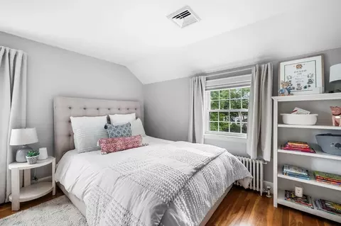 Bedroom - 42 Pickwick Rd, Marblehead, MA 01945 photo 4 of 5