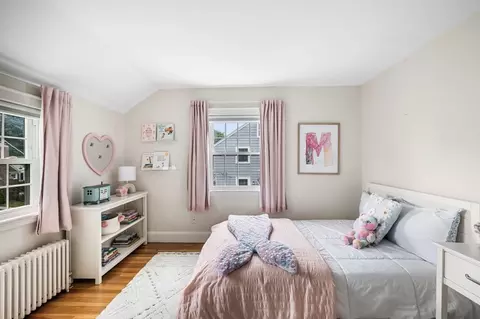 Bedroom - 42 Pickwick Rd, Marblehead, MA 01945 photo 3 of 5