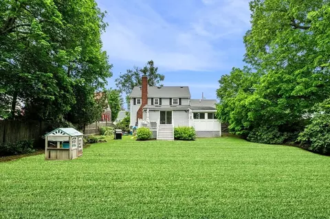 Exterior - 42 Pickwick Rd, Marblehead, MA 01945 photo 7 of 8