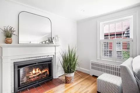 Living - 42 Pickwick Rd, Marblehead, MA 01945 photo 3 of 3