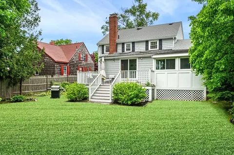 Exterior - 42 Pickwick Rd, Marblehead, MA 01945 photo 3 of 8