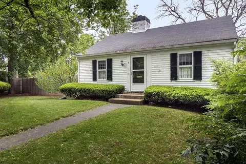 7 Cedar St, Hingham, MA 02043 photo 2