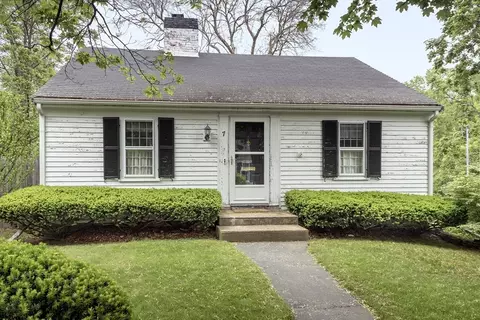 7 Cedar St, Hingham, MA 02043