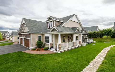 36 Fox Hill Ln #36, Dracut, MA 01826