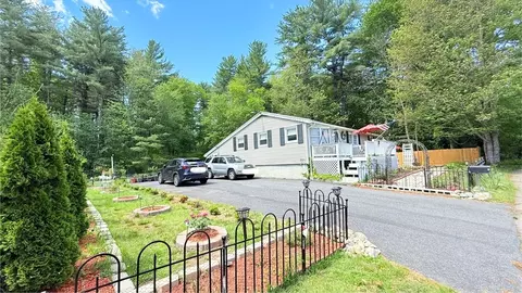9 Willow Rd, Holbrook, MA 02343