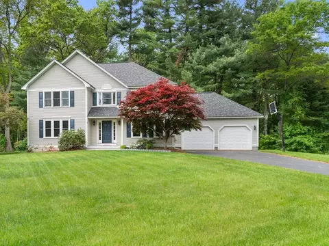 33 Hyacinth Dr, Westford, MA 01886