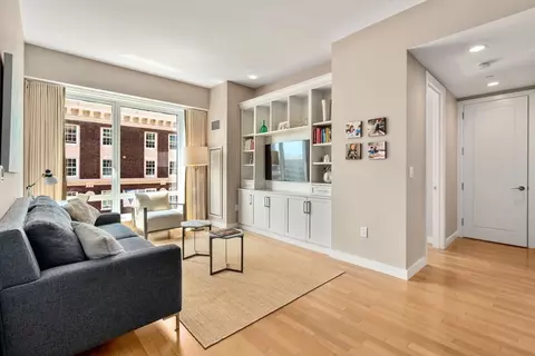 400 Stuart St #15G, Boston, MA 02116