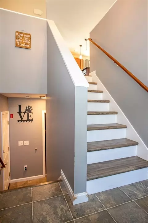 Entry Way - 84 Charden Ln, Athol, MA 01331 photo 3 of 4