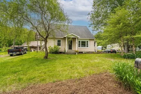 25 Bartlett St, South Hadley, MA 01075