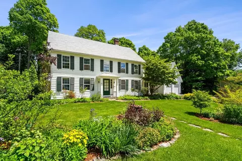 84 Holman St, Shrewsbury, MA 01545